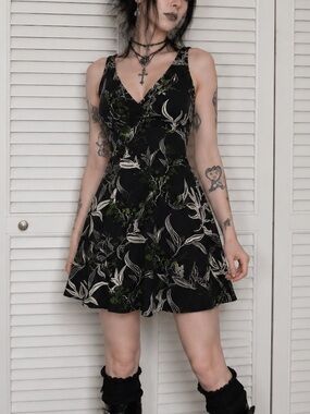 Le Chateau Early 2000s Whimsy Floral Black, White & Green Dress